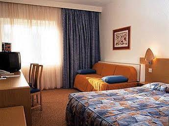 Novotel London Heathrow Airport M4 Jct. 4 4*
